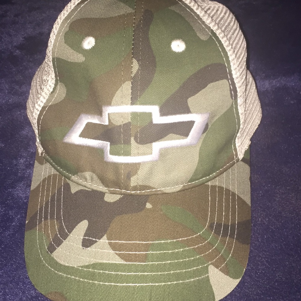 Women’s Chevy Camo SnapBack by Infinity EUC